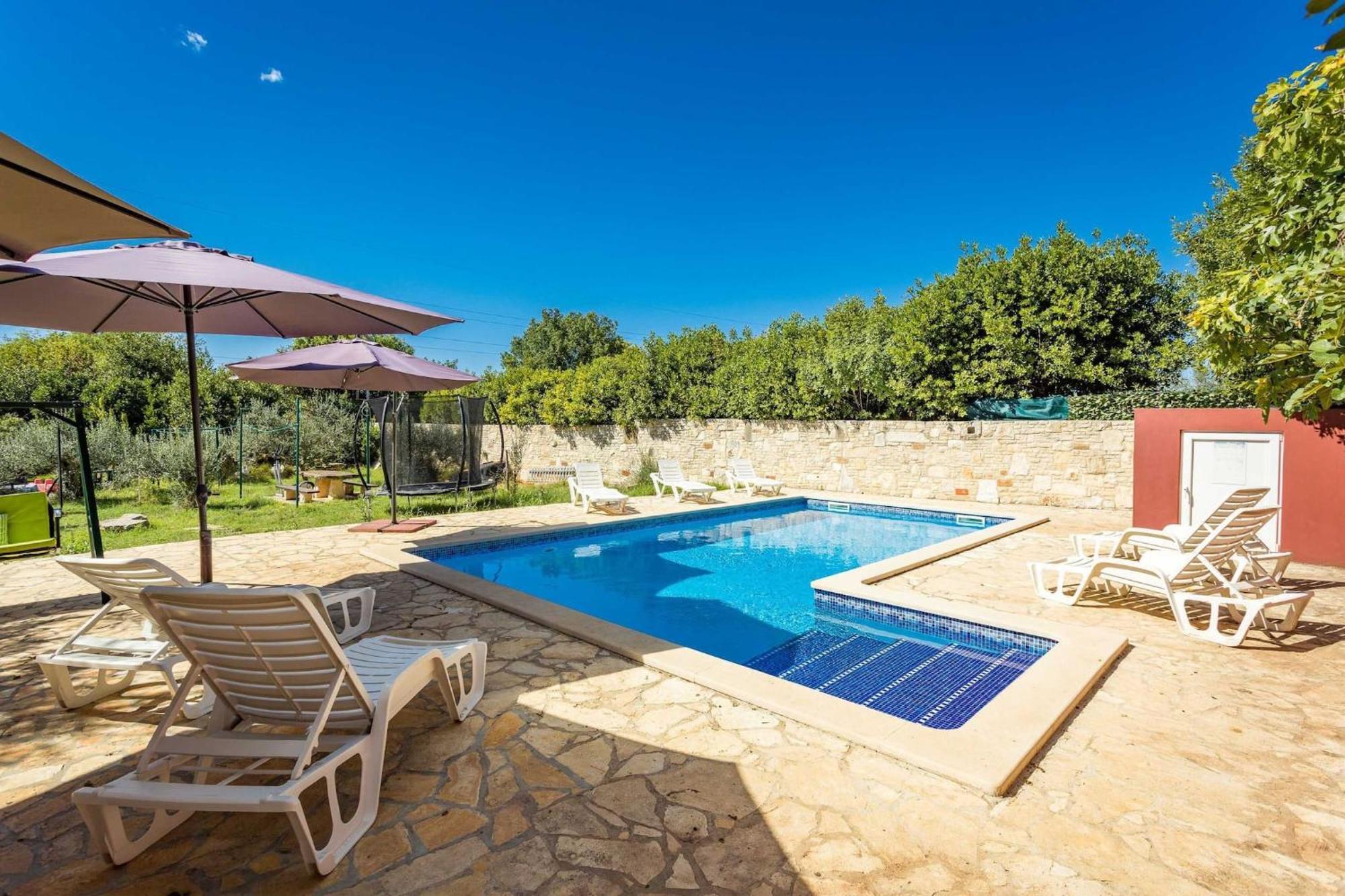 Holiday Home Pina พูลา ภายนอก รูปภาพ